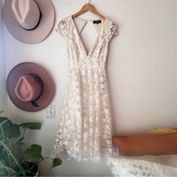 LULUS Jacqueline Champagne Floral Embroidered Backless Midi Dress SIZE SMALL - Picture 3 of 12